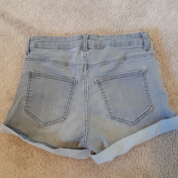 Shorts - Picture 2 of 3